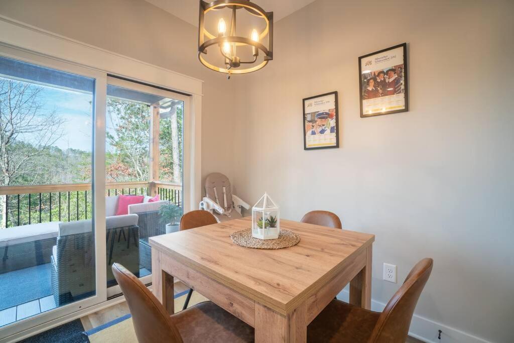Walk To Downtown-gated Golf Holiday home *