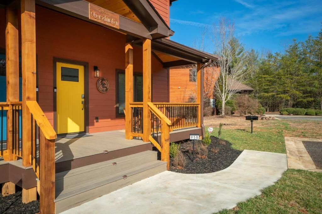 Holiday home Walk To Downtown-gated Golf