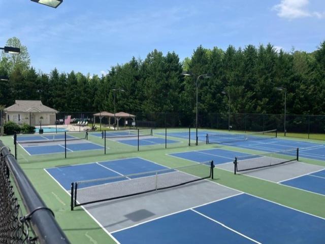 Walk To Downtown-gated Golf Holiday home